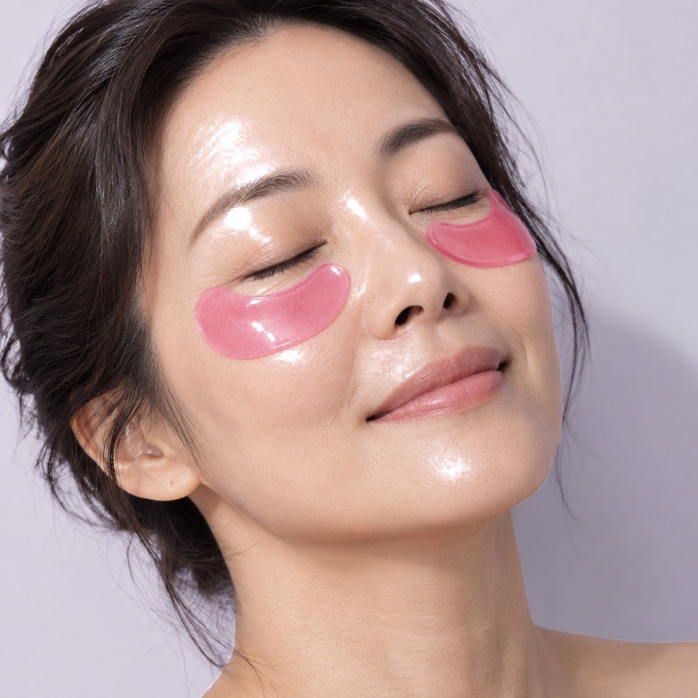 Wearing the Collagen Hydrogel Eye Patches