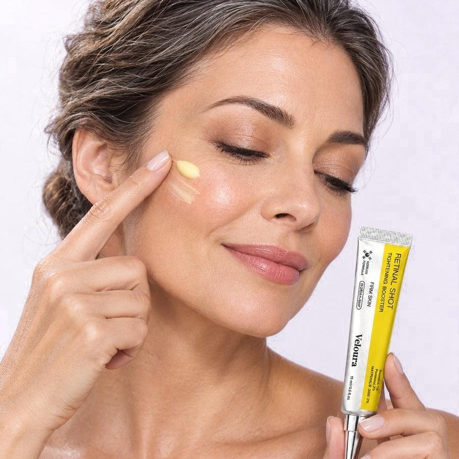 Holding the Retinal Booster while applying it to the cheek